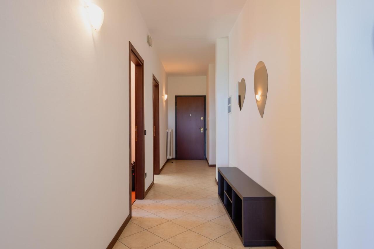 By The Lake Apartments - Centro Storico Дезенцано-дель-Гарда Екстер'єр фото